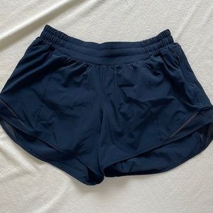 Lululemon Hotty Hot Low Rise Lined Short 4”